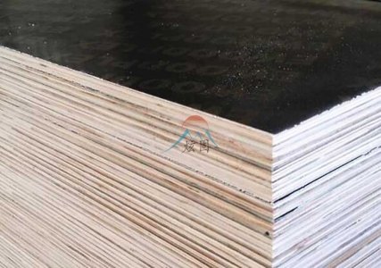 建筑模板旺季来临,广西建筑覆膜板发货十几车